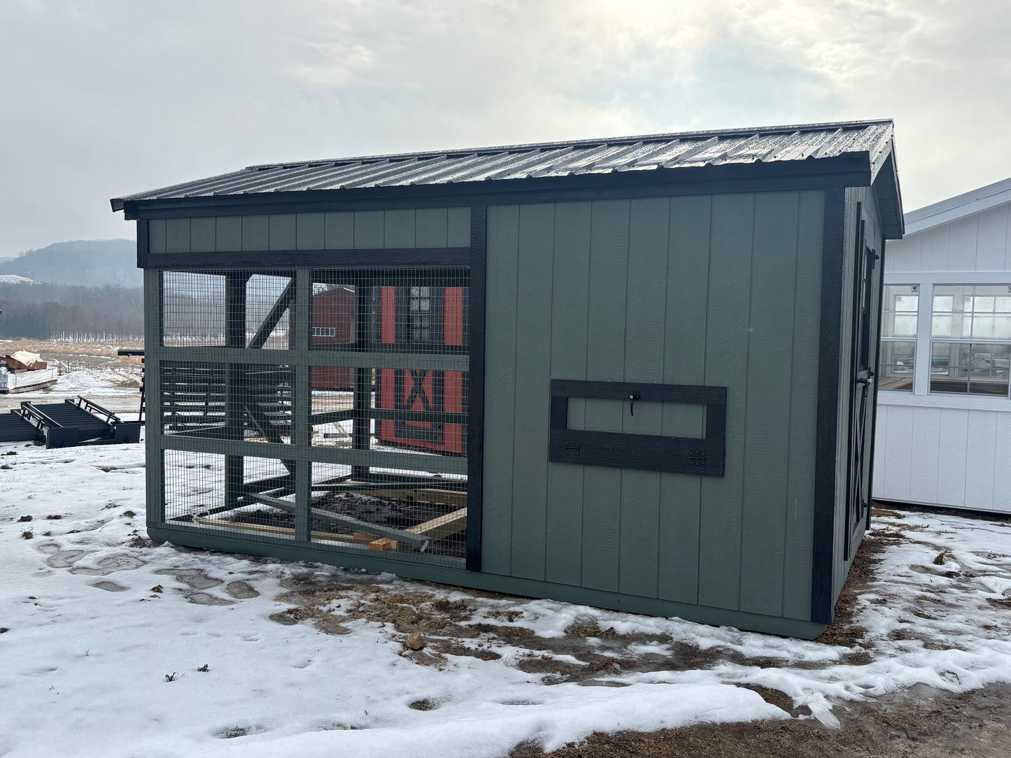 8 x 14 country coop with LP SmartSiding