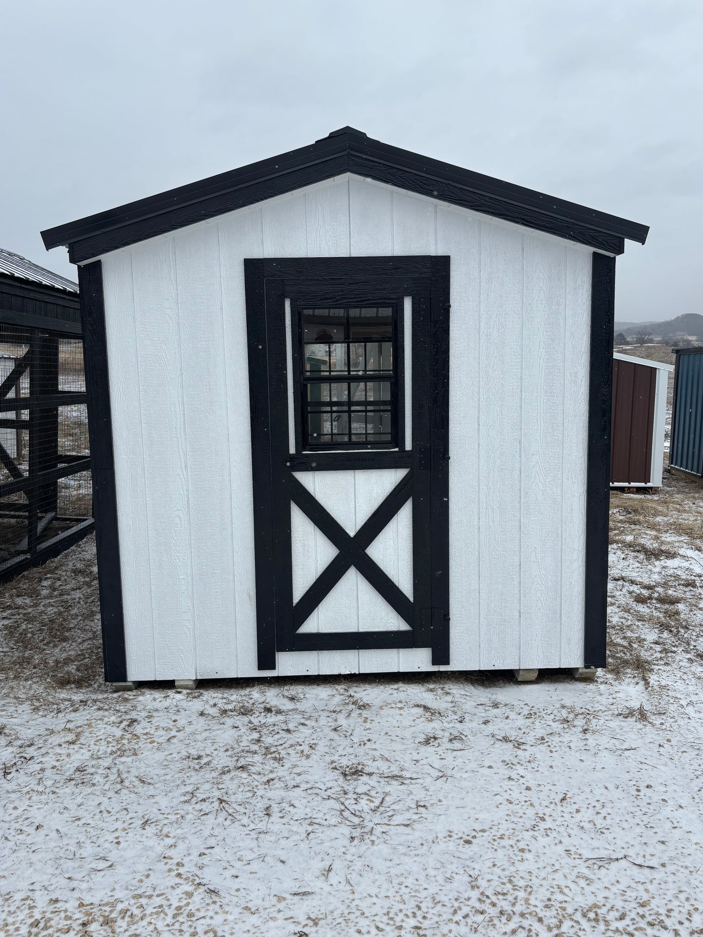 Country style chicken coop in LP smart siding. 8’x 14’