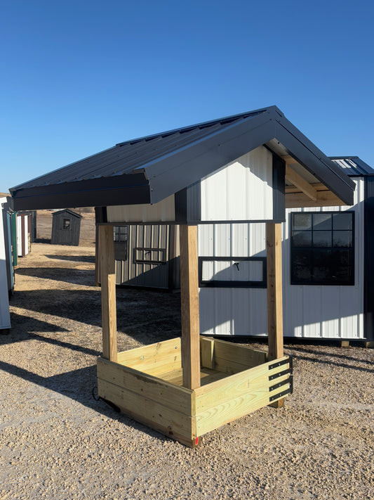 4’ x 4’ Hay feeder white and black