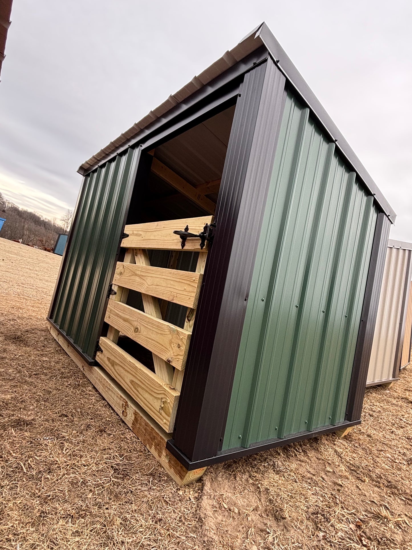 4 x 8 small animal shelter with gate
