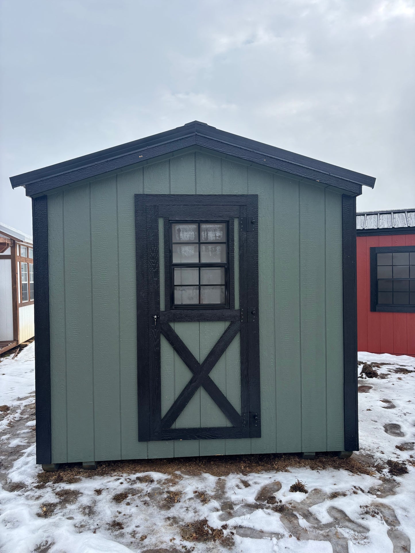 8 x 14 country coop with LP SmartSiding