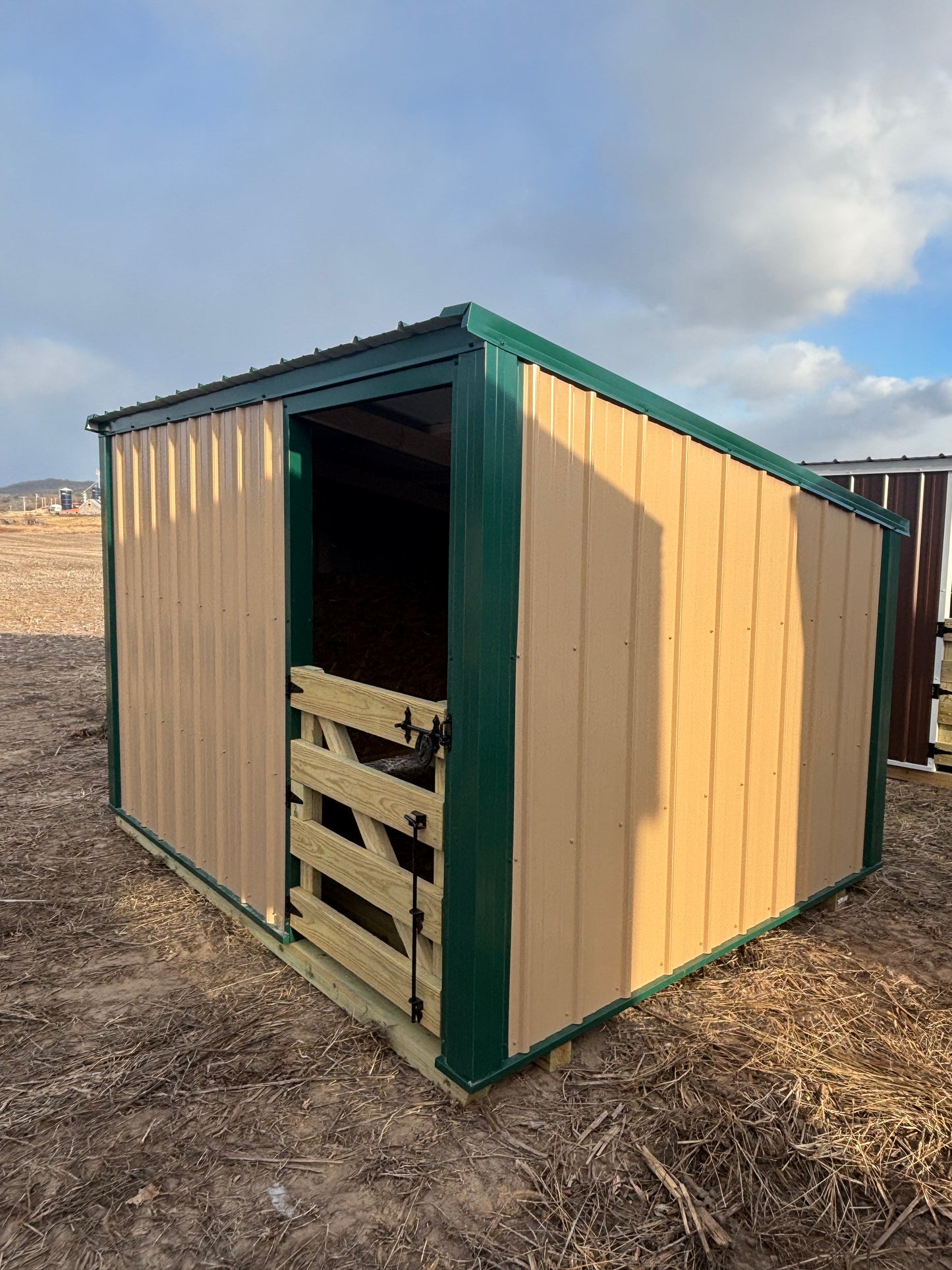 8’ x 10’ shelter with gate