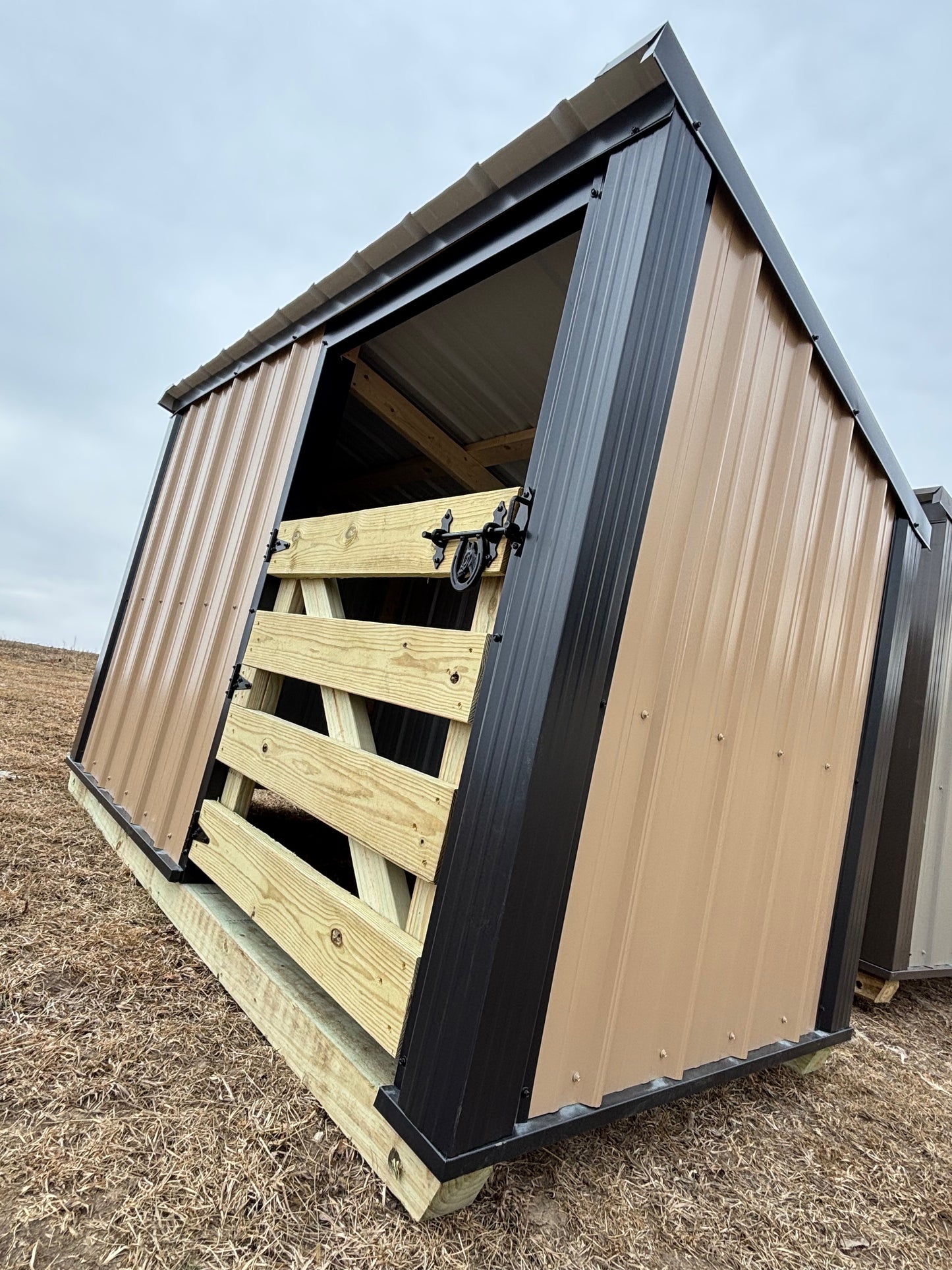 4 x 8 small animal shelter with gate