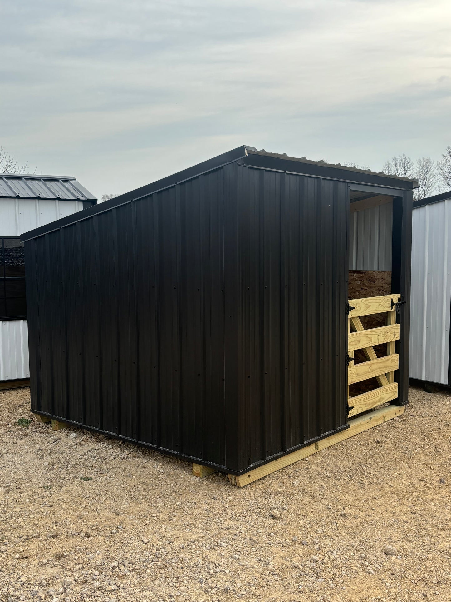 8’ x 8’ Shelter with gate