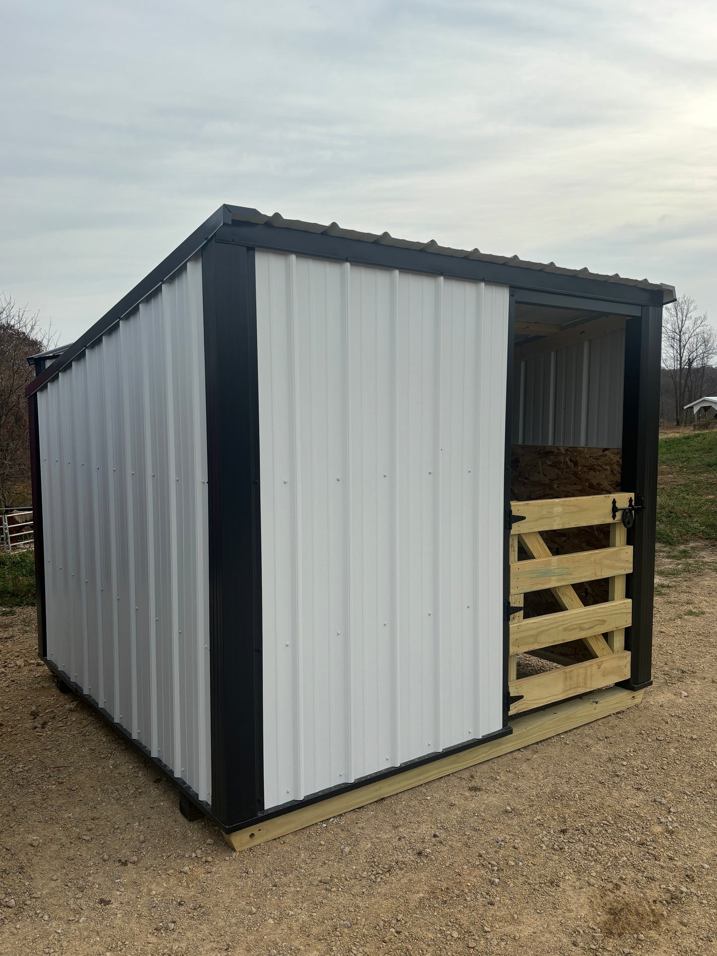 8’ x 8’ Shelter with gate