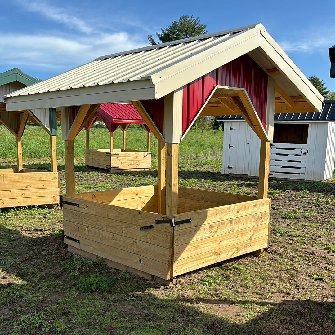 6 x 6 hay feeder Red sides, ivory roof and trim